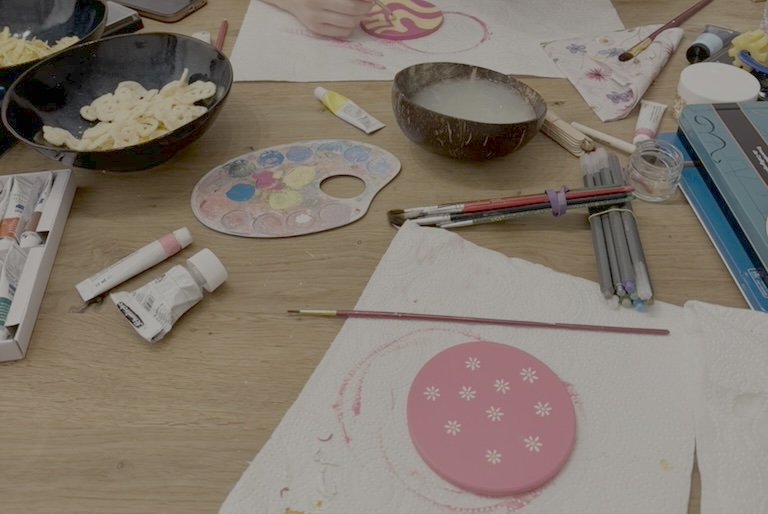 Untersetzer bemalen — ein kreativer Nachmittag mit Acrylfarbe